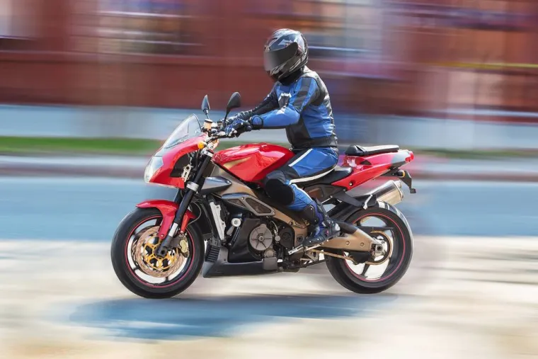 Location de moto pour jeune permis à La Réunion, Le Tampon, Ulysse Fontaine Location